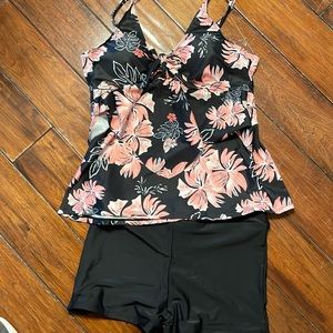 NWOT 2 piece Tankini bathing suit, Women’s 2X, fits like 1X,